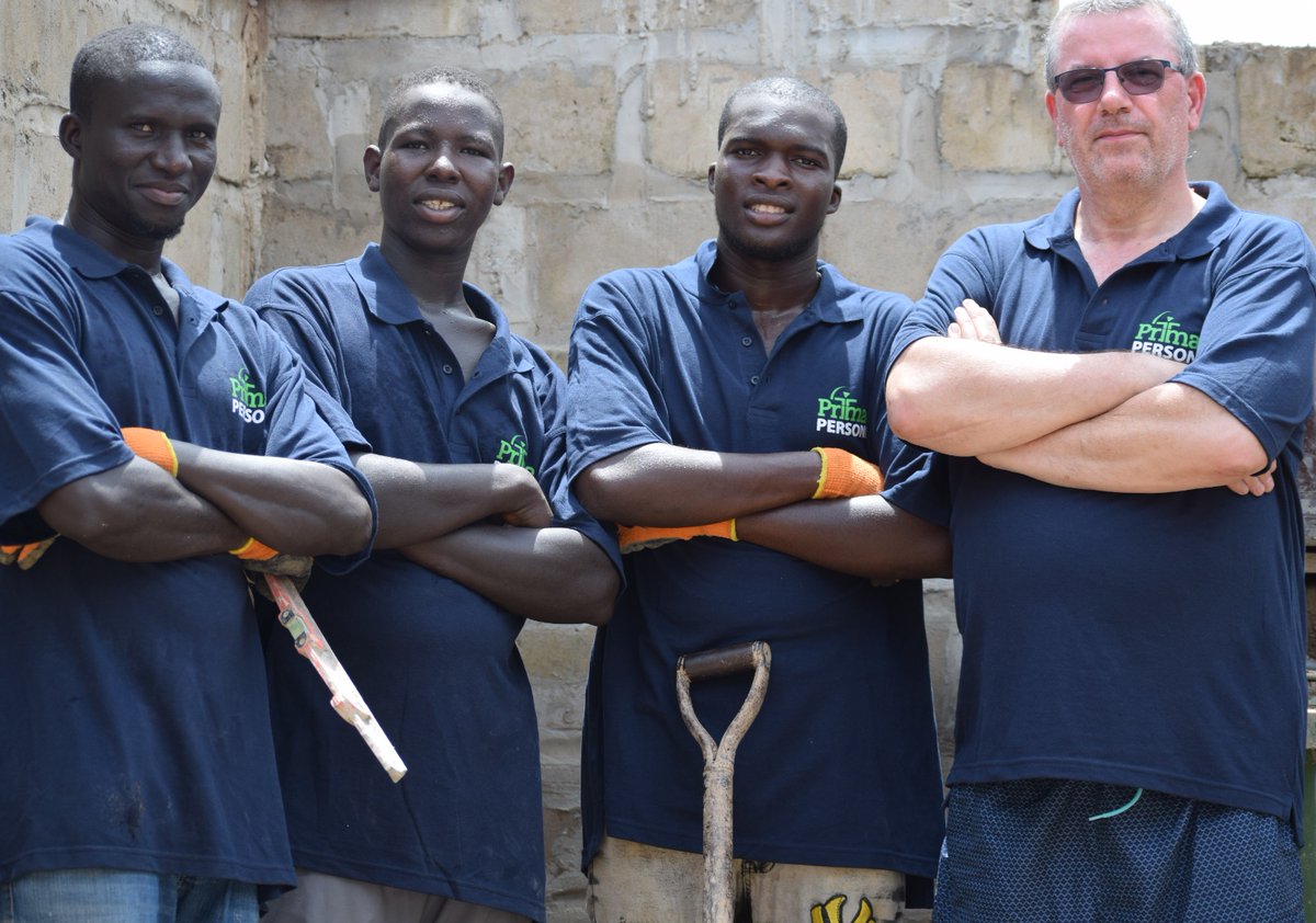 WeideBerend's tweet image. @vanberend started a simple project in the Gambia - Clothing4africa.
A little shop to sell second hand (company) clothing to let some families earn some money for a living.

#transport4transport #partin #gambia