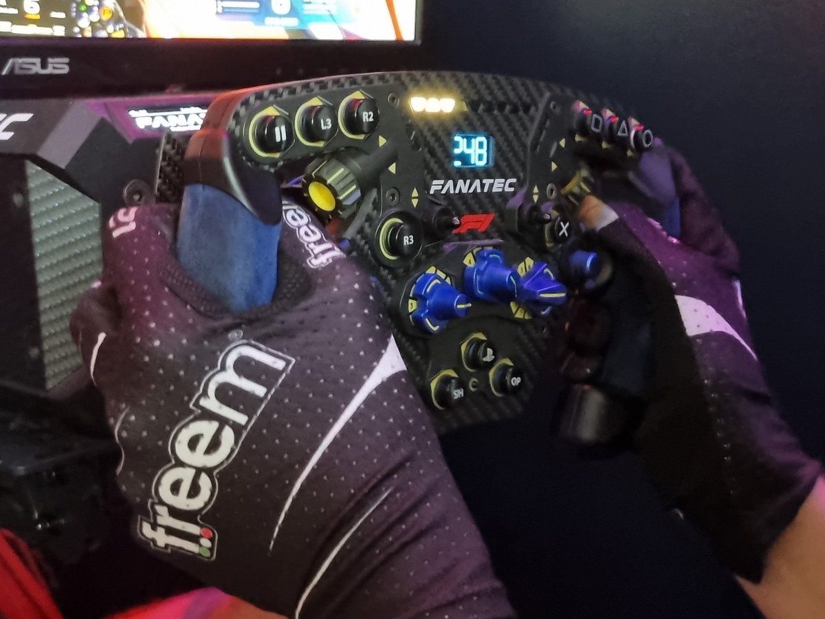 🚨 #F1esports 6/12 Freem Pole Contest.
Today, it's the Zandwoort 🇳🇱
➡️ Guess the pole position time (x.xx.xxx) until today 15h30 BST
➡️ Follow @FreemSimracing
➡️ Like &amp; Retweet with your prediction nominating two friends
🎁 The closest time win a pair of Sim21