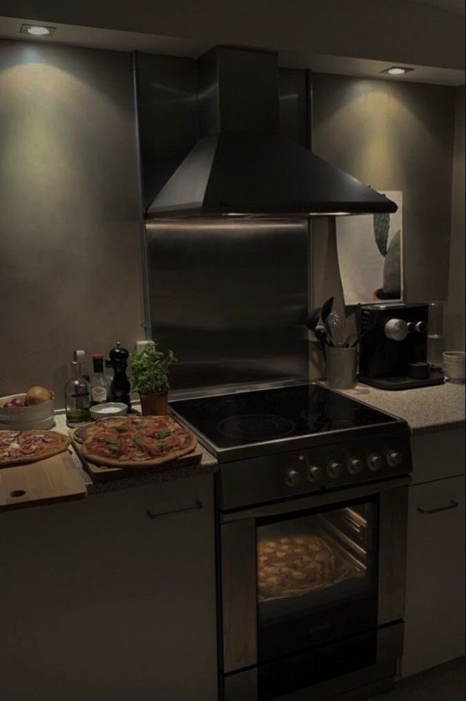 ㅤ       
ㅤ       赤葦 — 101422.💗
           ⠀⠀
     〔making pizza for the roomie!〕
           ⠀