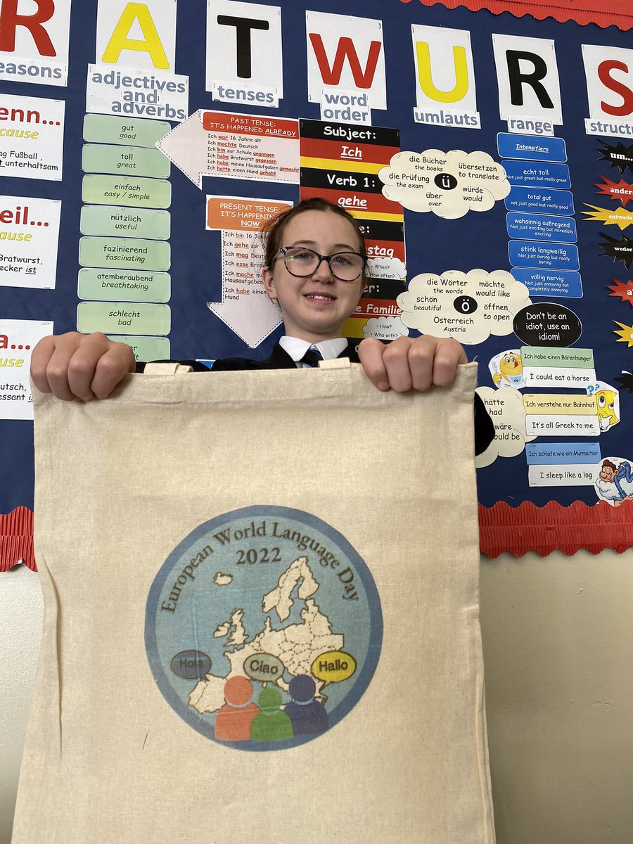 DameMfl's tweet image. Congratulations to our winner Grace 8E1 on your design for the European Day of Languages logo!🗺🗣🎉 #EDoL #LanguageLearning #mfl @FollowDECTC