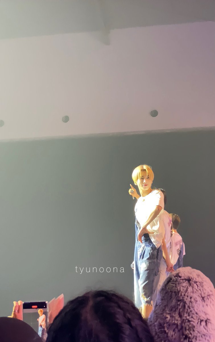tyunoona's tweet photo. Karena mau upload video fancam kemaren ke twitter burem terus. Akhirnya mau share fotonya aja deh :”) buat kenang2an di akun ini hehe
Mostly tentu saja KANG TAEHYUN. Karena dia bias ku dan sering bgt ke section B 🥰🥰🥰 https://t.co/vLXZGGCZS6