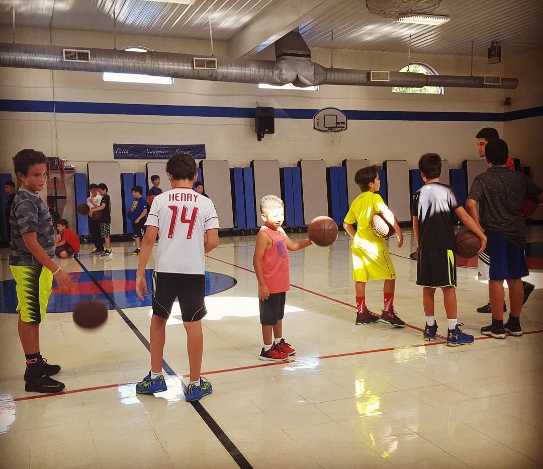 ericamramos82's tweet photo. Early Morning Flash Back!
Your time is almost here! 🙌🏀
Never been afraid to play with the big boys!
#FlashbackFriday #lilballer #flashback2016 https://t.co/TWASFHqXVQ