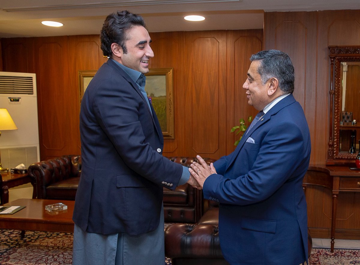 tariqahmadbt's tweet photo. Apsay mil kay intahayee khushi hui @BBhuttoZardari. 🇵🇰 needs young &amp; fresh energy to #BuildBackSmarter from this #ClimateCatastrophe &amp; 🇬🇧 stands shoulder to shoulder with 🇵🇰 as an all seasons friend. @ForeignOfficePK https://t.co/OEY7enSPob