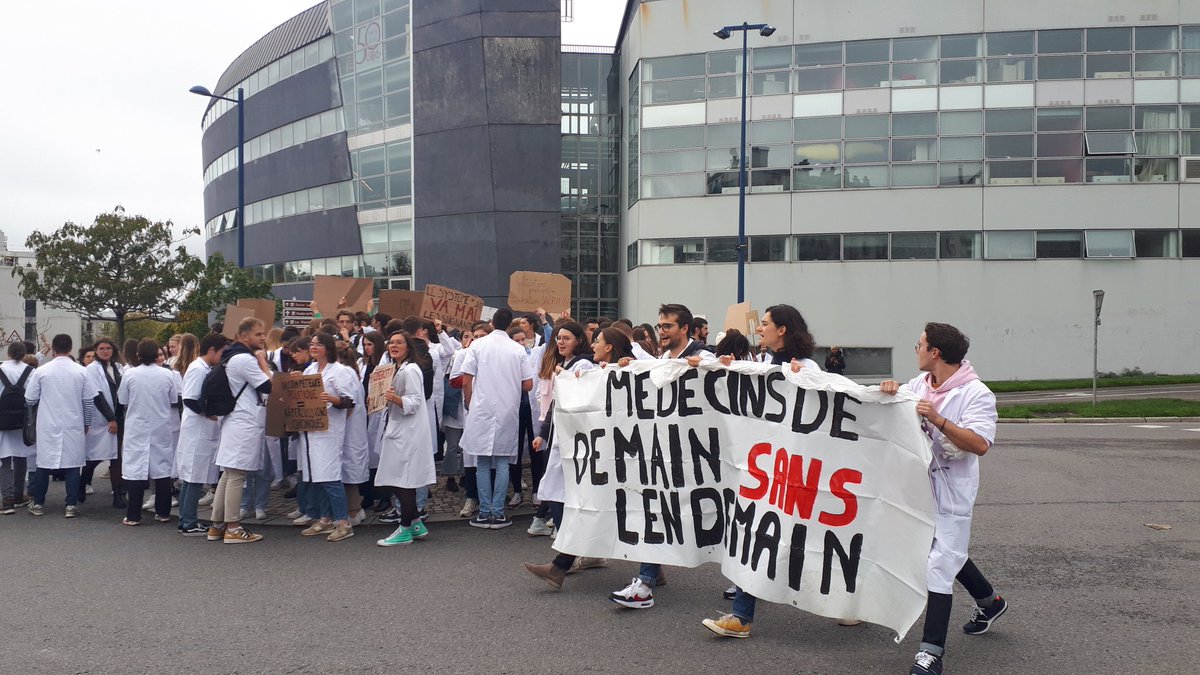 ✊ Les #étudiants en #médecine de #Brest sont actuellement mobilisés contre la #4AMG !

#NONàlacoercition