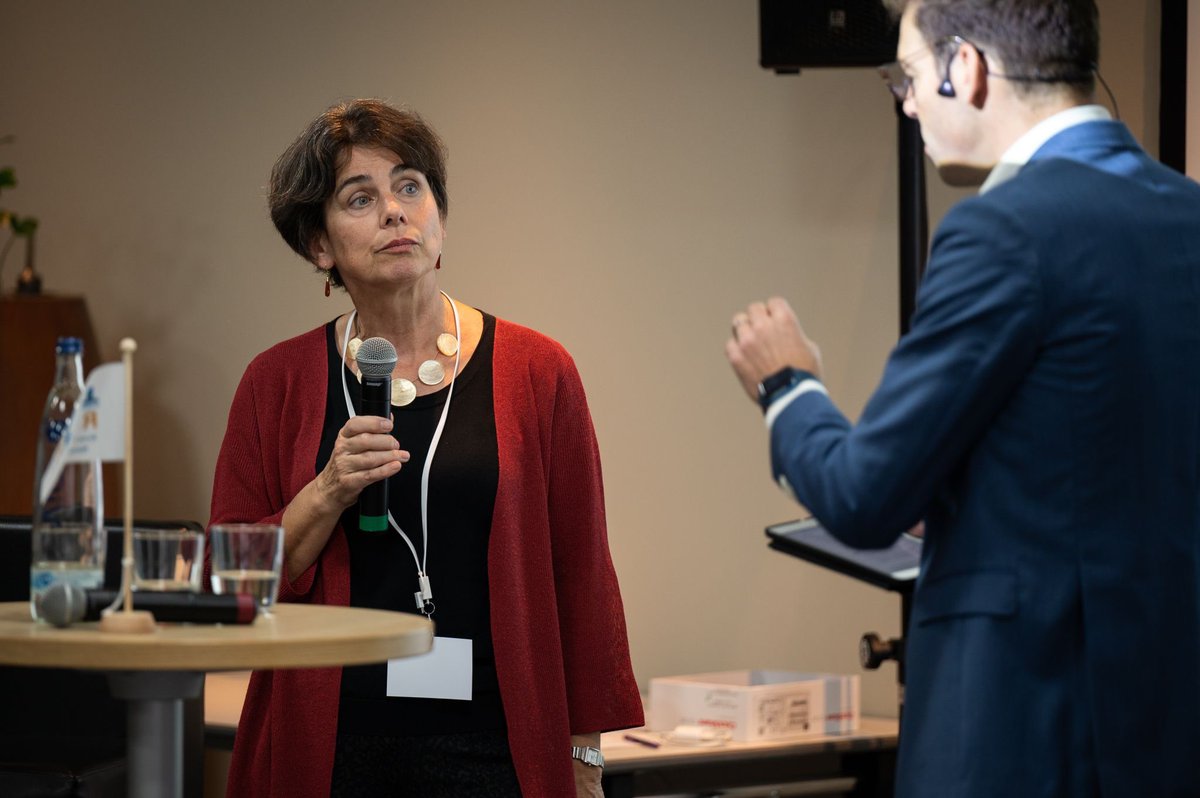 While awaiting the RH2INE conference aftermovie, meanwhile let’s enjoy a little #flashbackfriday to the successful event, featuring some key players in the field of hydrogen implementation on the <a href="/EGTCRhineAlpine/">Rhine-Alpine EGTC</a> <a href="/MonaNeubaur/">Mona Neubaur</a> <a href="/baljeuj/">Jeannette Baljeu</a> <a href="/mhdijk/">Mark Dijk</a> @CCNR_Rhin