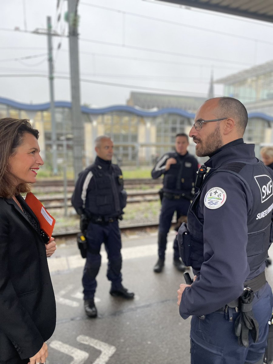 🚉Très heureuse de cette matinée à #Montaigu pour inaugurer la nouvelle #gare et ouvrir les Rencontres régionales des #mobilités durables.