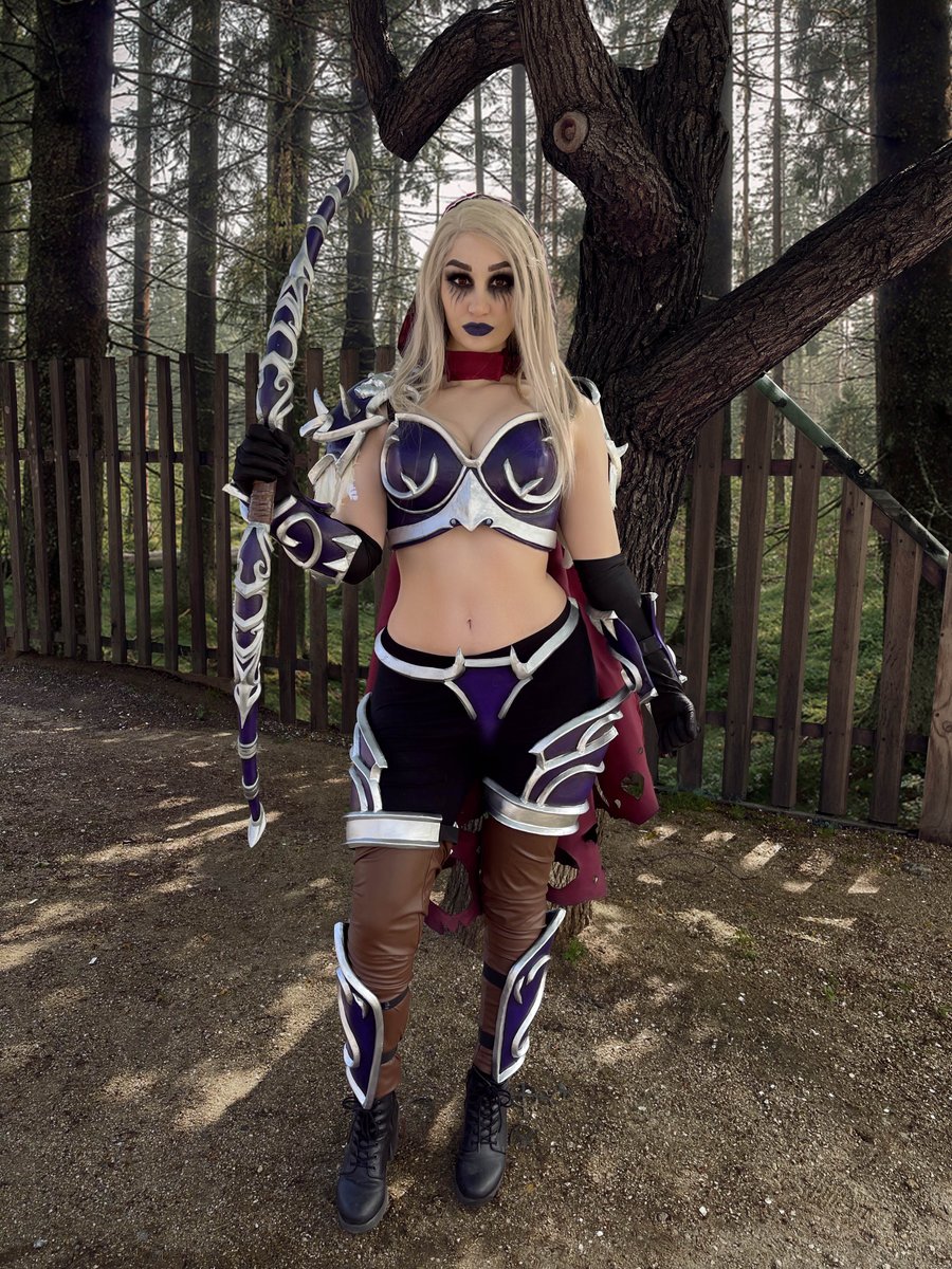 Cosplayed Sylvanas at #PAXAUS 😈

Spent over 2 months working on this cosplay and I'm glad its finished 😭😭