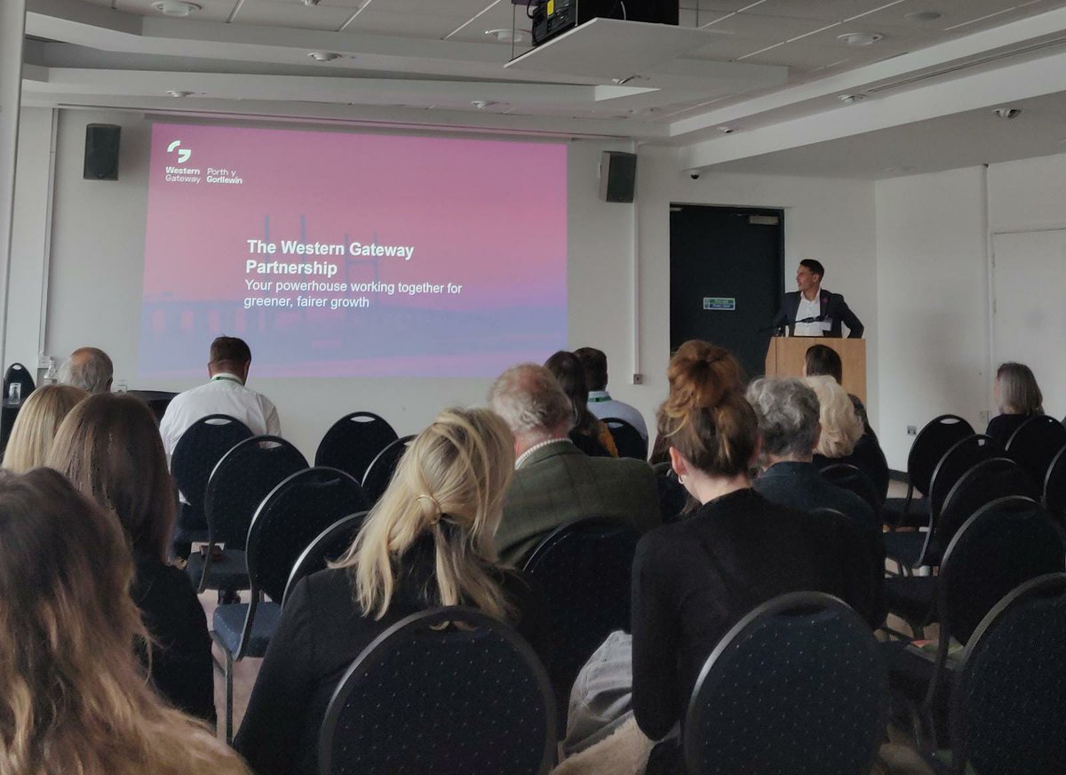 We were at a fascinating @SevernEstuary Forum on Weds. What an incredible asset the River Severn is! 🌊 Flourishing wildlife, biodiversity, marine archaeology and innovative salt marsh solutions for carbon capture. Also shipping, freight & enormous potential for green energy!