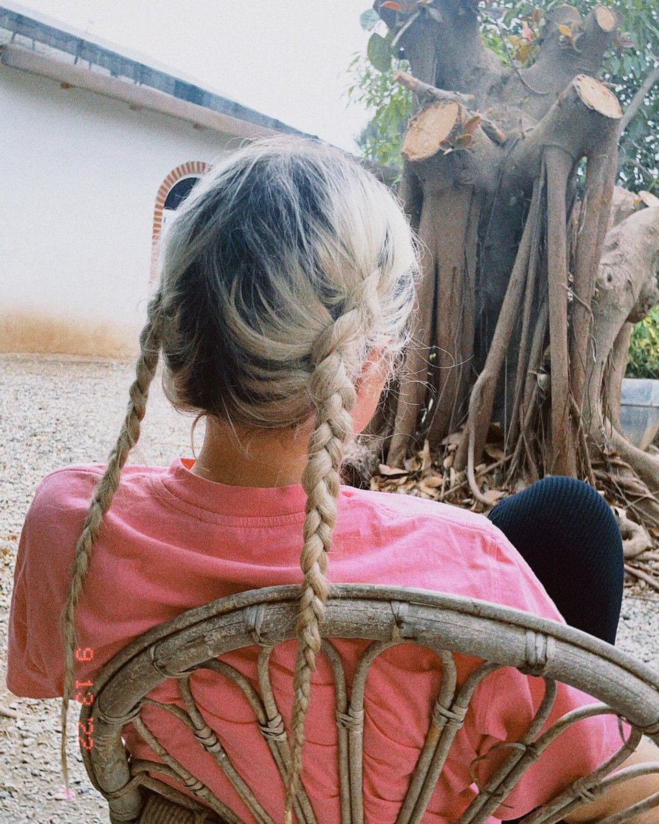 inez_inez_inez_'s tweet photo. 🌴 https://t.co/Q5VYdmYJ6M