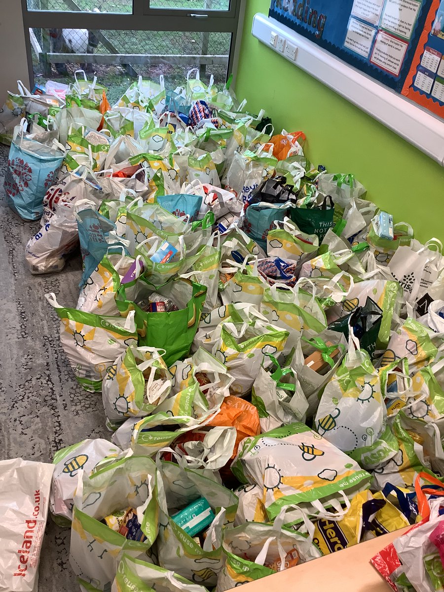 windy_arbor's tweet image. THANK YOU! Here are all the wonderful donations for Harvest Festival from the children at Windy Arbor! I know the food bank 'Around Again' are going to be so so grateful!