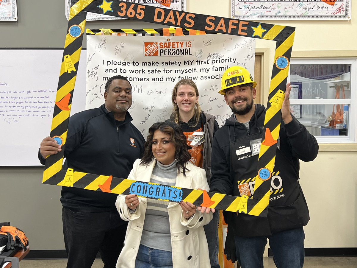 mcjp72's tweet photo. 365 celebration!!! We work safe every single day at 1942!!! @williamcole23 @jgirv257 @aldakonda @JohnMolenda3 @Fpanico25 https://t.co/qR1GXoxpC9