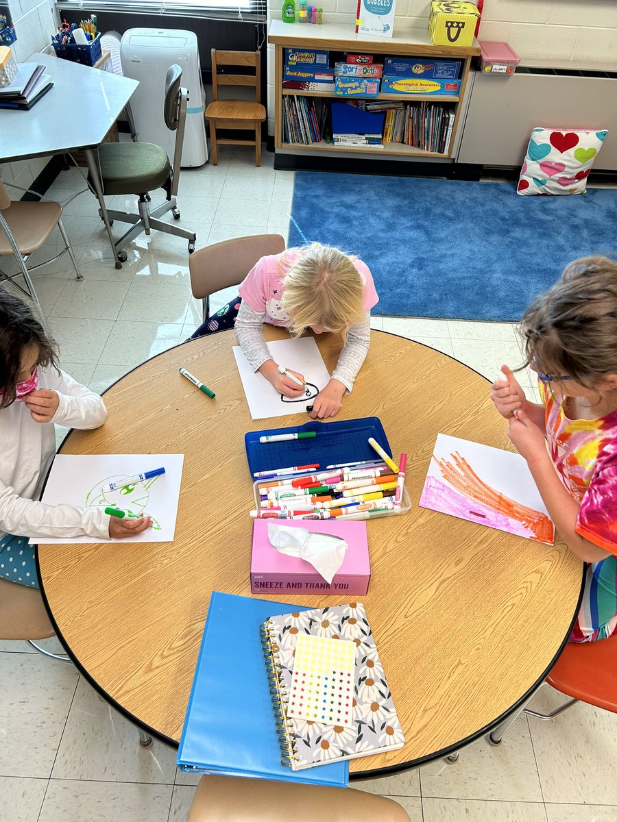 Fun Friday designing our speech folders and practicing conversation skills!🖍️✍🏼 #SherwoodShines112 #112leads