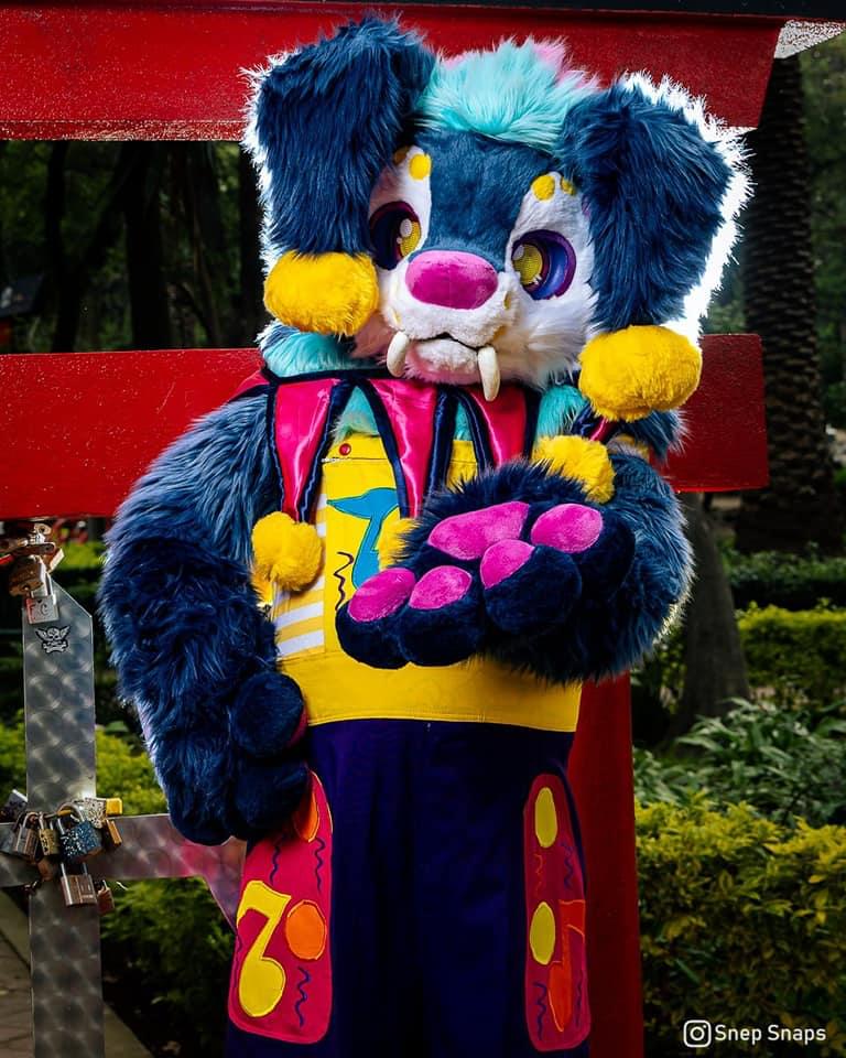 UzzyVonLion's tweet photo. Ah viernes de frases mamalonas y empoderadas
Viernes de #FursuitFriday
"Si vas a pecar en #confuror recuerda que Sin gorrito 🛑NO hay fiesta!" Cuídense mucho y siganme para más consejos! allá nos vemos
#happyfursuitfriday #furryclown #FURRY #cutefursuit #clown #payasos #furryrt https://t.co/5fMOEeMETN