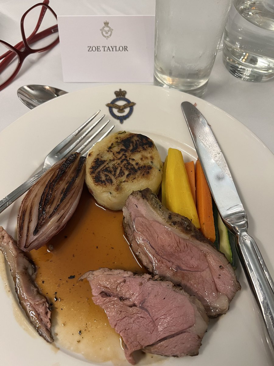 BravoUniformCIC's tweet photo. At a the Queens Flight Association lunch https://t.co/0feQIP5KgL