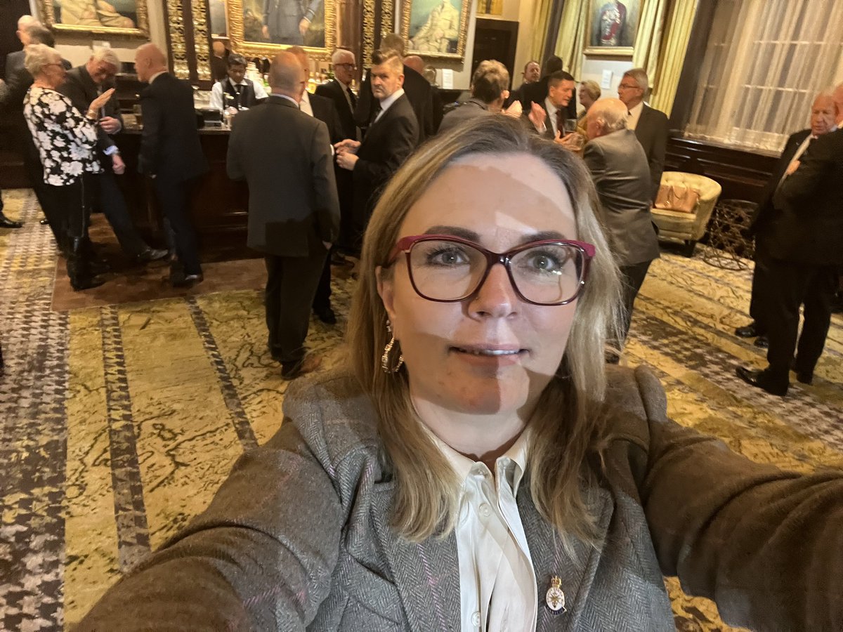 BravoUniformCIC's tweet photo. At a the Queens Flight Association lunch https://t.co/0feQIP5KgL