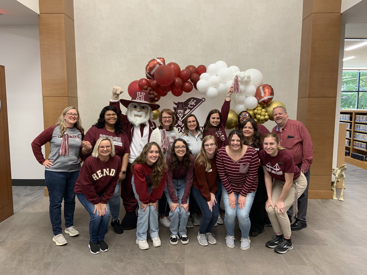 HendersonSchool's tweet photo. It was a great morning for Colonel Movement! The Colonel stopped by Henderson County Public Library Independence Bank and Owensboro Health. @HCHSColonels @hcplky @1776Bank @OwensboroHealth https://t.co/NJc6TyO4ah