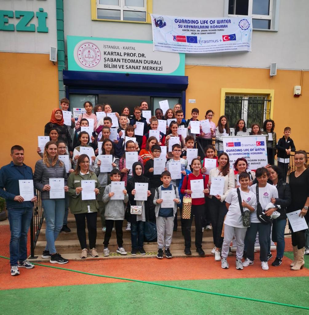 insescolatemple's tweet photo. Last day in Kartal. A great experience in Istanbul with students, families and teachers. See you soon in the next mobility! Glow project! 🇪🇺 @EUErasmusPlus @sepiegob @educaciocat @aidaralda @nurquerol @ferrantrigoc https://t.co/DNYSTcg76u