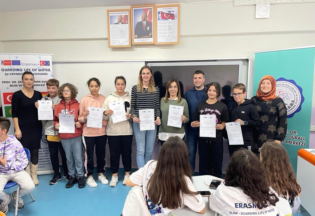 insescolatemple's tweet photo. Last day in Kartal. A great experience in Istanbul with students, families and teachers. See you soon in the next mobility! Glow project! 🇪🇺 @EUErasmusPlus @sepiegob @educaciocat @aidaralda @nurquerol @ferrantrigoc https://t.co/DNYSTcg76u