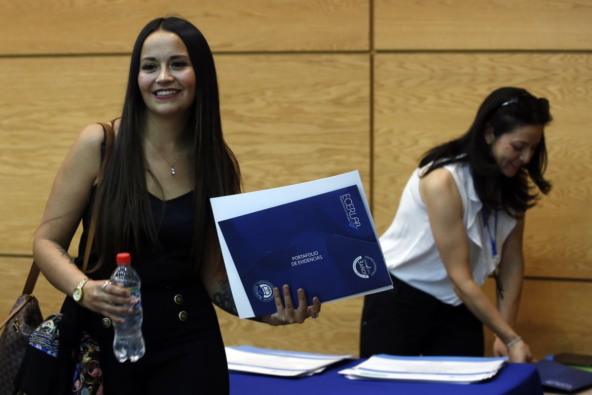 Primeros/as 100 Gestores/as de #Inclusión Laboral reciben sus certificados de #ChileValora

Los procesos de evaluación y certificación fueron realizados por el Centro <a href="/ecerlab/">Ecerlab Ltda.</a> en el marco de la entrada en vigencia de la Ley N° 21.275

Sigue leyendo:
chilevalora.cl/noticias/los-p…