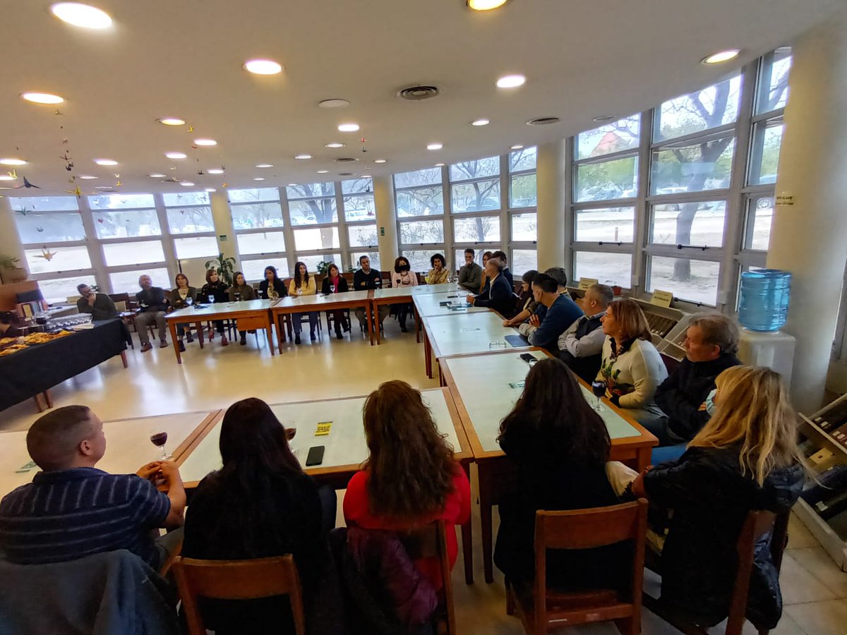 fcqoficial's tweet photo. #Ahora | Autoridades de #FCQUNC agradecen a quienes han estado a cargo de la Dirección y Dirección alterna de los siete Departamentos académicos de la Facultad y les dan la bienvenida a los nuevos equipos directivos. 

#ComunidadFCQ https://t.co/mZ9FuoSHrz