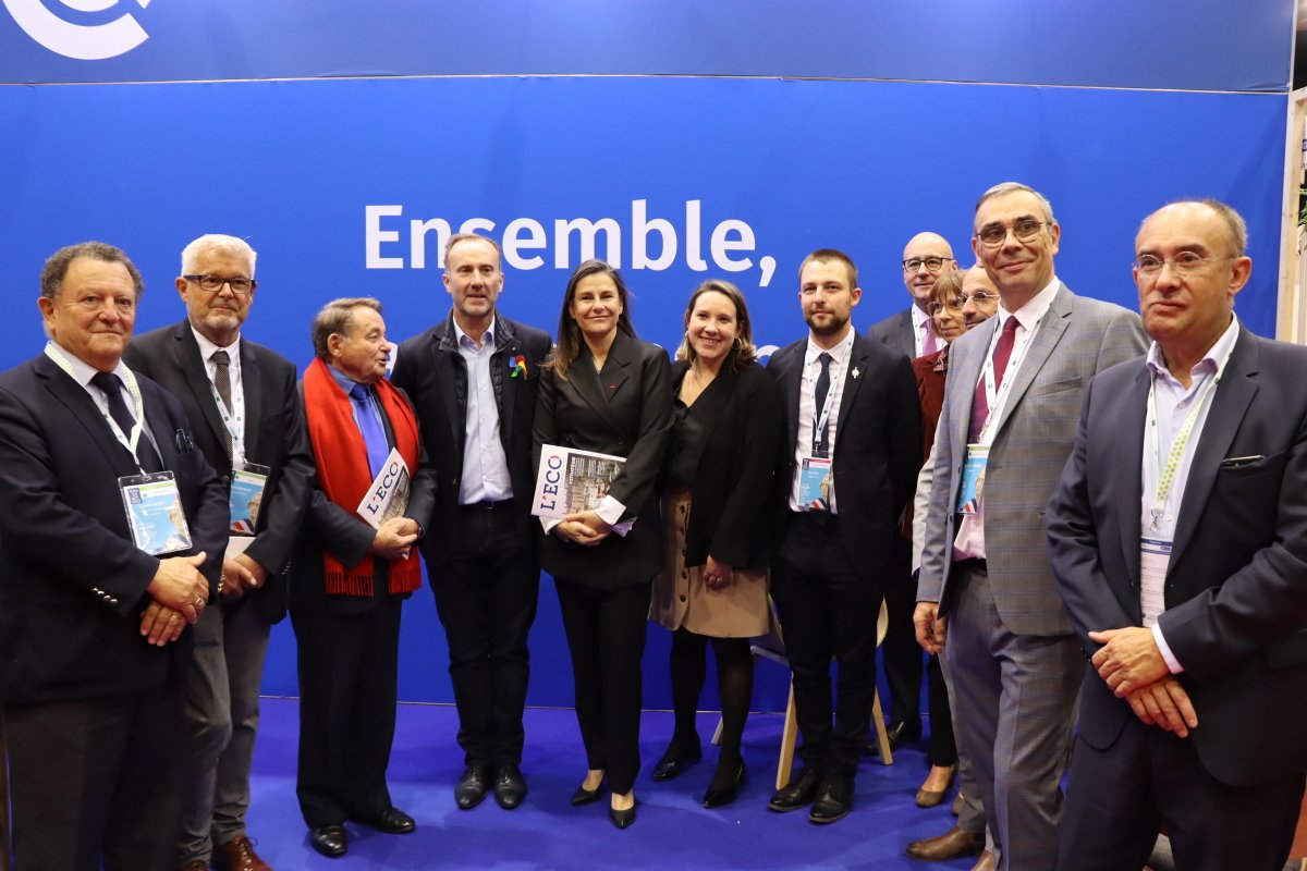 Prefet03's tweet photo. #salondesmaires 
A l'invitation de @VeroPouzadoux, pdte #ADM03 &amp; de JC Pérot, pdt @cci_allier, V. Hatsch @Prefet03, a ouvert le Salon des maires au @CENTREATHANOR à #Montluçon 
✅ Un collectif Allier au service de la France, de ses valeurs et de ses services publics https://t.co/o3ORft2RXz