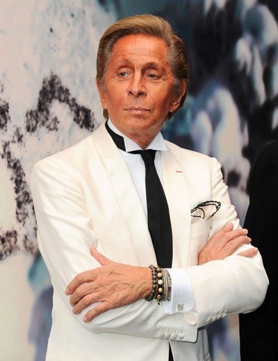 Futugoapp's tweet photo. Futugo #MetaIcons #NFT collection presents you – #ValentinoGaravani! ✨
Conductor of #elegance whose legacy is as vivid and exquisite as the shade of #Valentino Red itself
🔗 https://t.co/i8czqiKbB1
#Futugo #Crypto #blockchain #matic #NFTs #fashion https://t.co/Sm8hoMZD8d