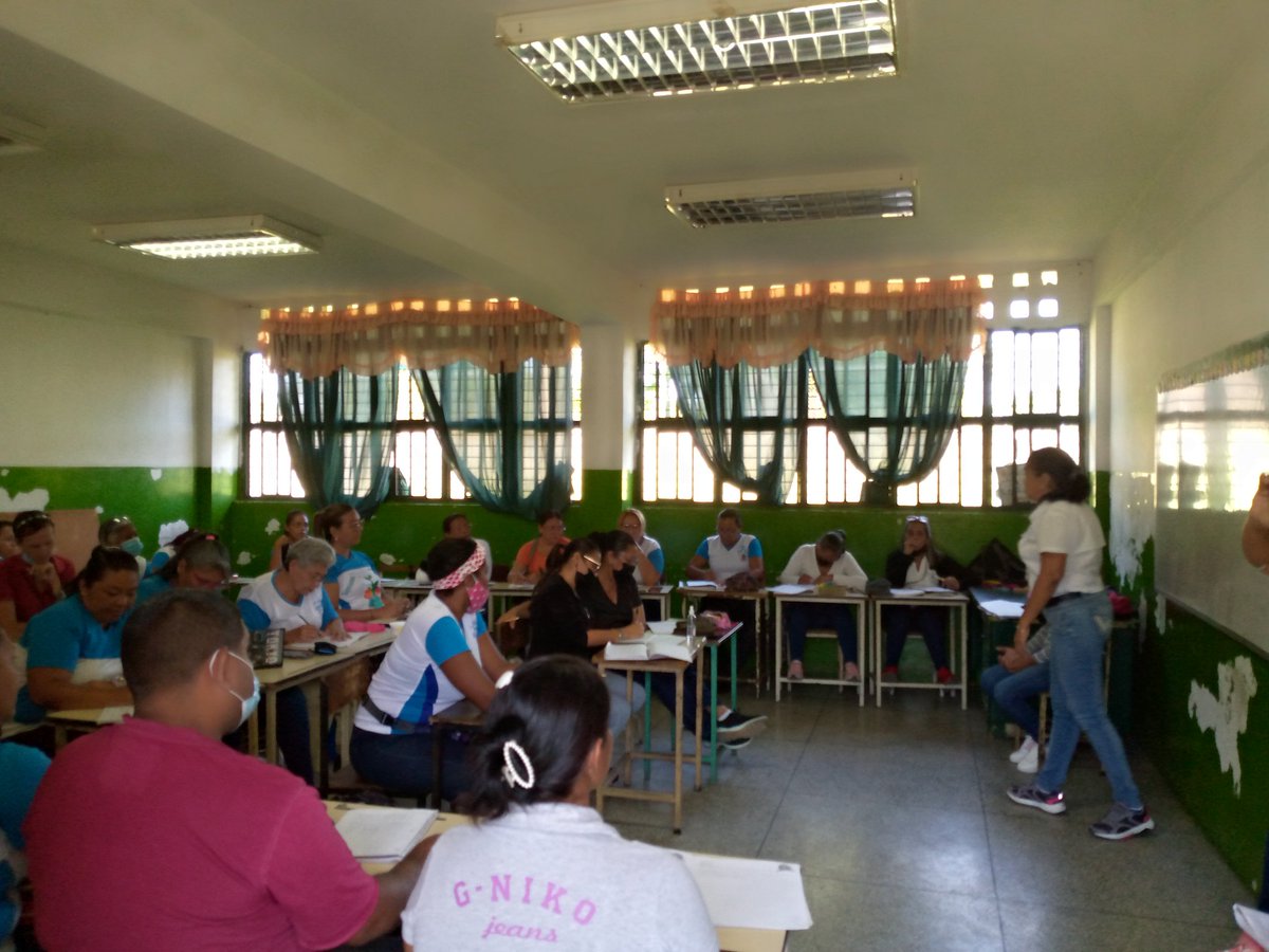 Mariedu1509's tweet photo. Así iniciamos nuestro primer encuentro del plan nacional "Juntos por la Educación del Futuro"@Super_aulasmag @circuito5160101 @7CircuitoZamora @_LaAvanzadora @circuito5160103 @CLIFPMU @IbelixeN @Ibelixebeli @leoalvacabrera @MPPEDUCACION https://t.co/CY3ngDWZjI