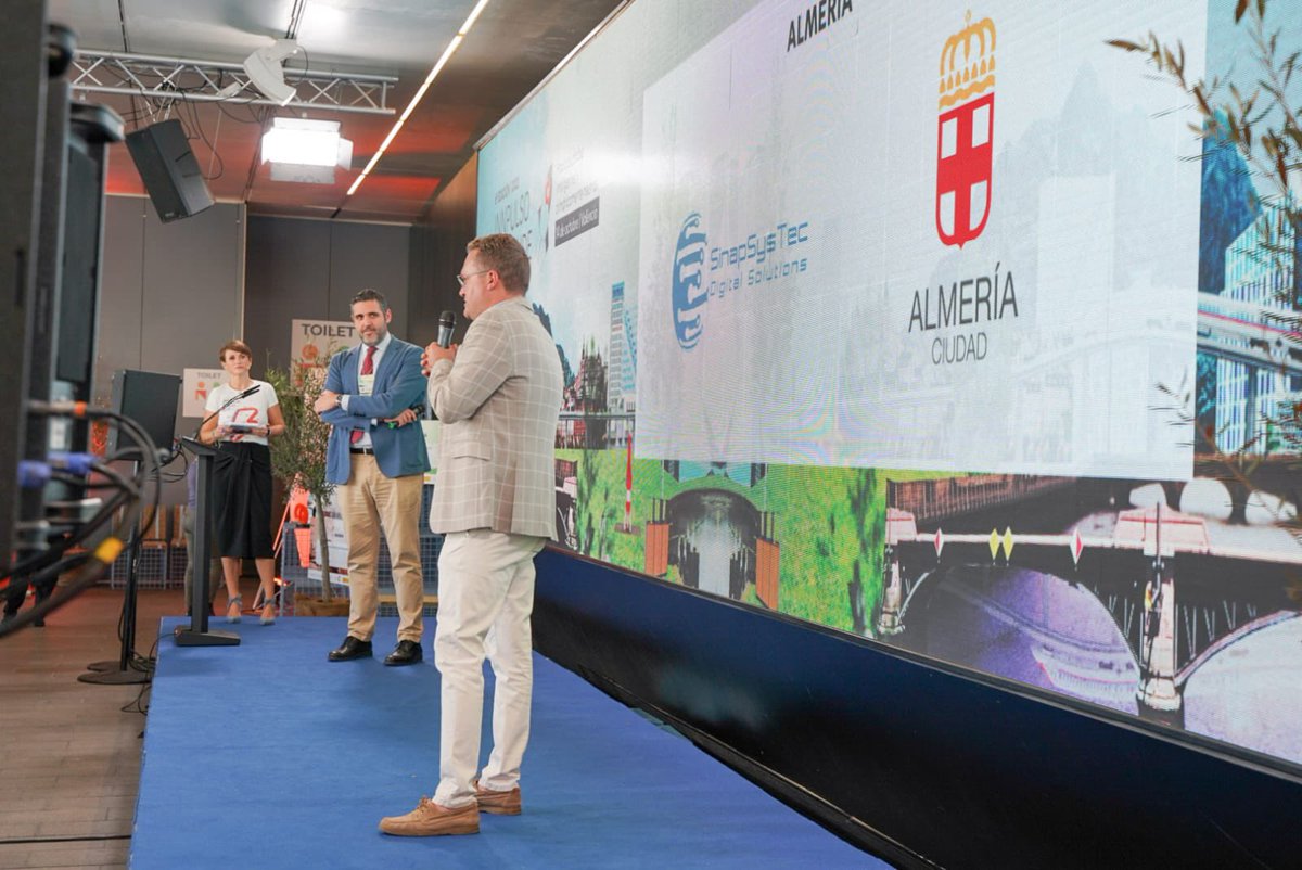 aytoalm's tweet photo. Una startup almeriense impulsada en ‘El Cable’, premio al proyecto más innovador en el ámbito de la innovación tecnológica.
El concejal de Presidencia @juanjoalonsoalm arropa a la empresa SinapSys Tec en la 6ª edición de ‘Innpulso Emprende’ en Valencia #MásCapitalMásAlmería🏴󠁧󠁢󠁥󠁮󠁧󠁿 https://t.co/bq9vQqsJHn