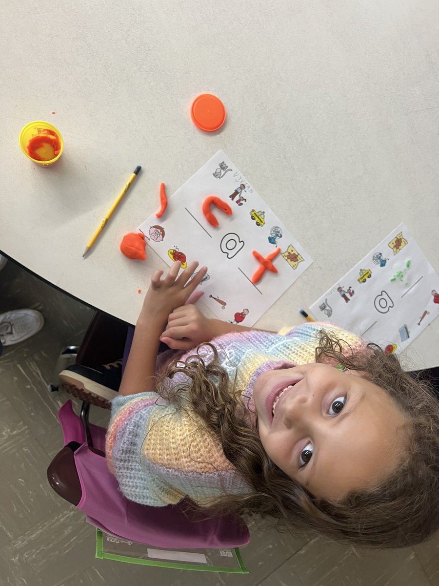 MissMusto29's tweet photo. Short a worksheet, playdoh, and friends: it’s all you need! 📝🐱#OceanPride #OTESpride #SpartanLegacy https://t.co/6ajYV7kkI8