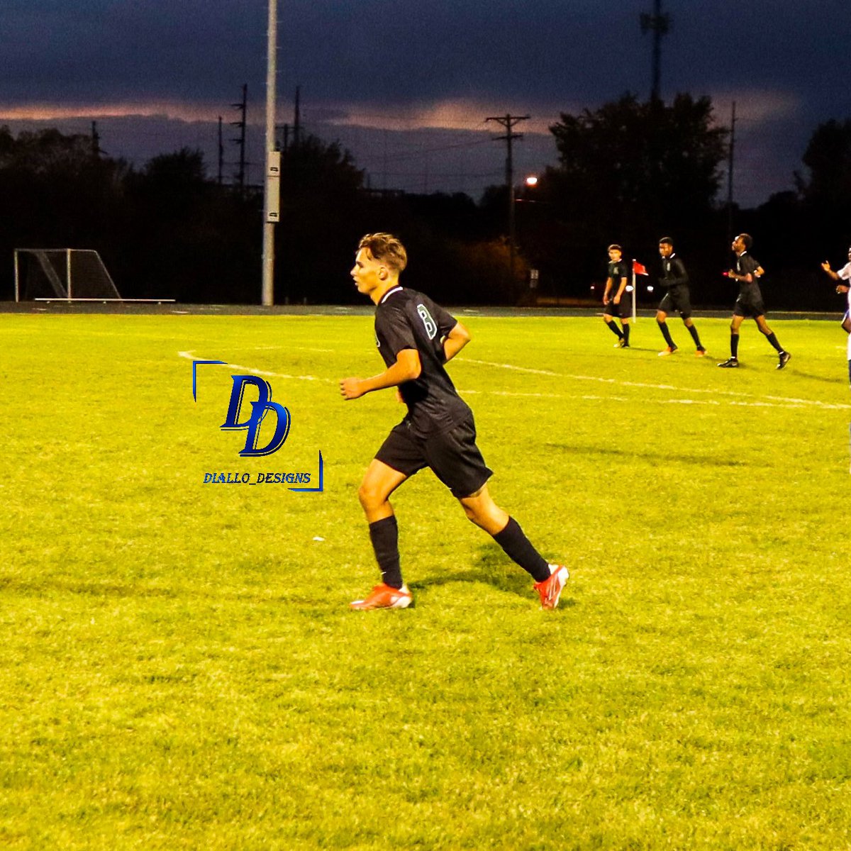 Diallo_Designs's tweet photo. Westland High School Senior Night against Independence High School https://t.co/kyDVWi4QeQ
