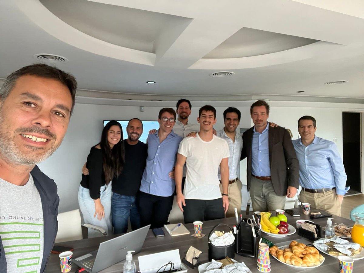 Juirusta's tweet photo. @UNAJE + Parte del Board Sr en oficinas de @cafemartinez ! 
Gran mañana emprendedora llena de ideas! Se vienen grandes cosas 🚀 https://t.co/JEgAKFYXRx
