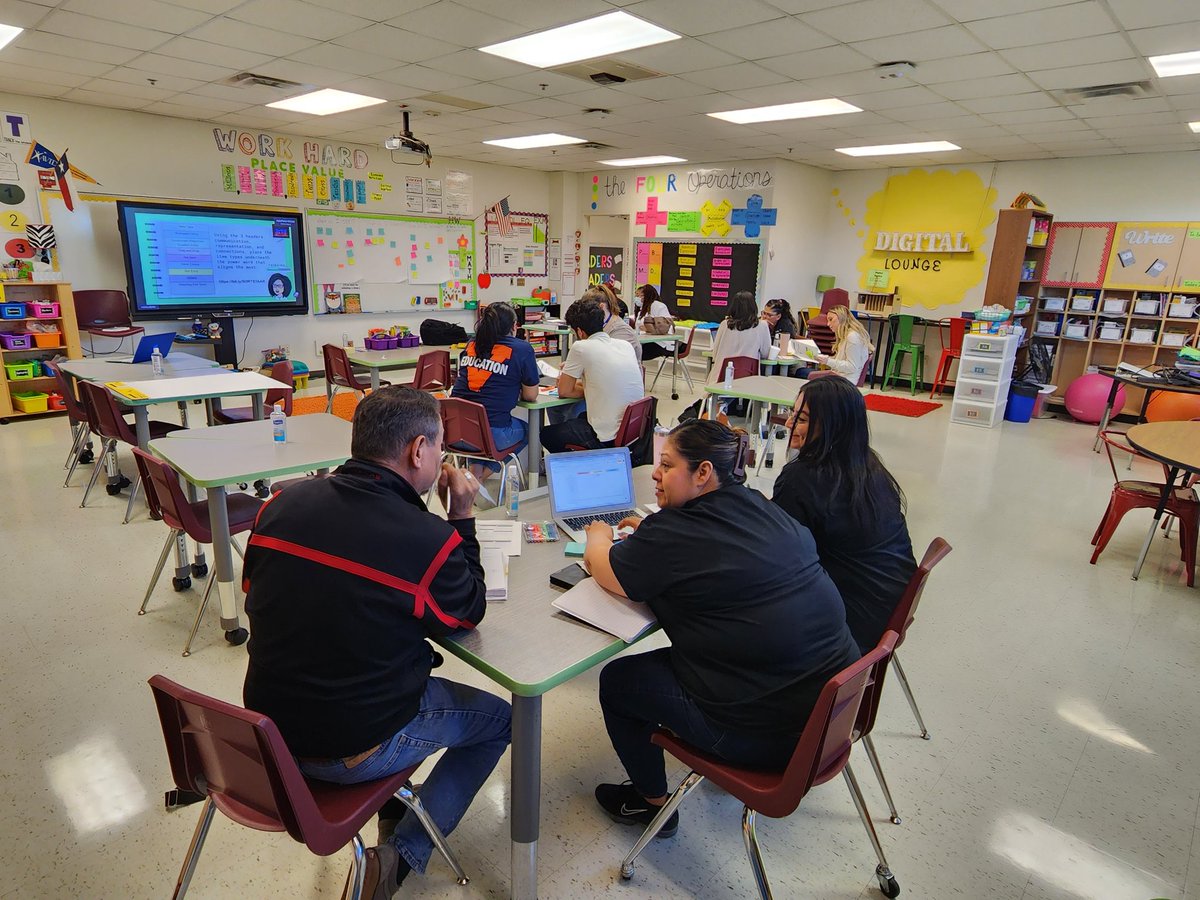 MSimz06's tweet photo. Elementary District PD day and your ILCs were presenting STAAR 2.0 to eager teachers at @BishopArtsSTEAM and @BotelloElem We are ready to recreate and implement new items to our students!@adam_pink_disd @EducatorNorwood #OneTeamOneSpiritOneGoal https://t.co/wIOxULKNBH