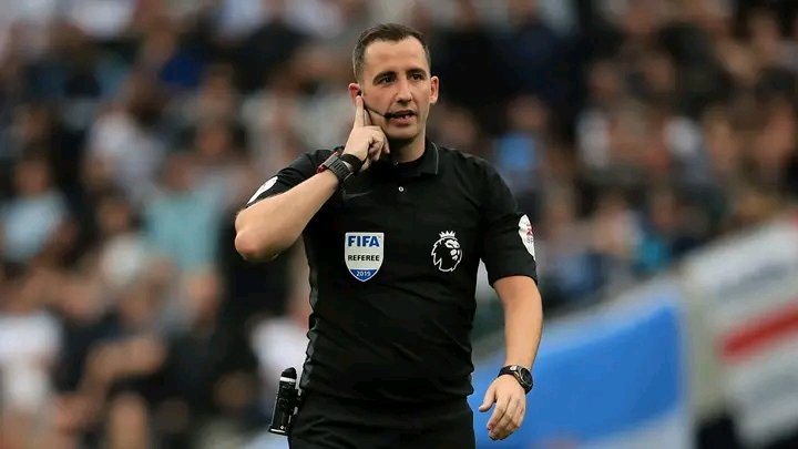 AllroundArsenal's tweet photo. 🚨 CONFIRMED: Referee Chris Kavanagh is the man to take center stage of the game between Leeds United and #Arsenal on Sunday.
Assistants: Dan Cook, Dan Robathan.
Fourth official: Michael Oliver.
VAR: Paul Tierney.
Assistant VAR: Wade Smith.
#LEEARS
#COYG
#ABTN https://t.co/4zhjT38Osr