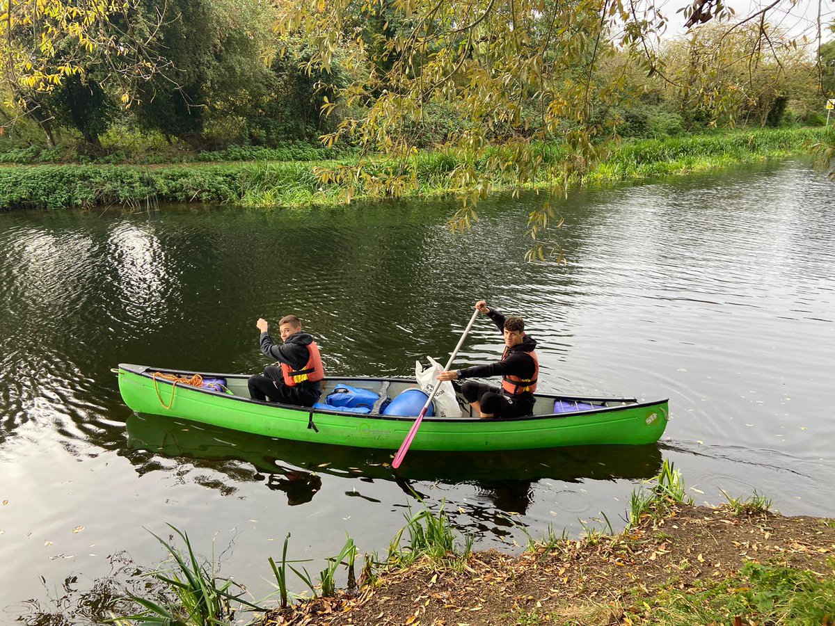 SharnbrookOE's tweet photo. Silver DofE Canoeists set off this morning on the River Nene. No news on swimmers just some happy smiley students enjoying the outdoors #dofe #silver #going4silver #theoutdoors #stayingdry https://t.co/oDcepPfgpW