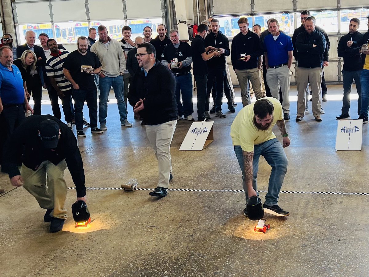 Matt_Oberecker's tweet photo. On behalf of @MarpleNewtownSD, thank you @WolfingtonBody for the solar car kit donation and for including me in the fun! 🚌🏁 https://t.co/2Z9vFumplj