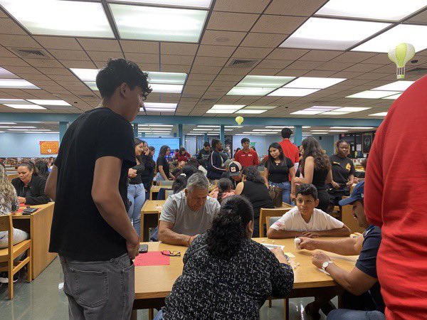 Santaluces_LIA's tweet image. Since LIA is also about how to work together, communicate and brainstorm we had our parents do an activity last night at parent night that incorporated all those things. They had a blast!! Great time and participation! #standformore @latinosinacti0n @Prin_Robinson