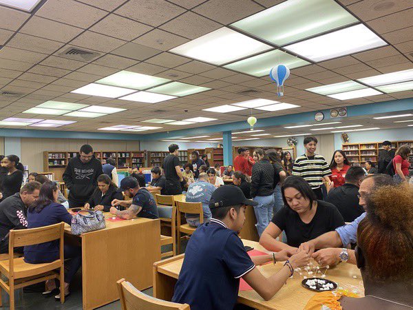 Santaluces_LIA's tweet image. Since LIA is also about how to work together, communicate and brainstorm we had our parents do an activity last night at parent night that incorporated all those things. They had a blast!! Great time and participation! #standformore @latinosinacti0n @Prin_Robinson