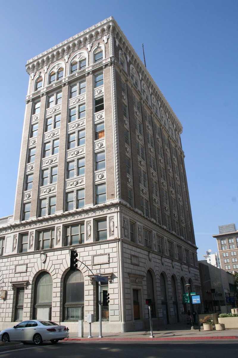 Joe Moore on Twitter: "Big news coming for this historic downtown Fresno landmark - the Bank of 
