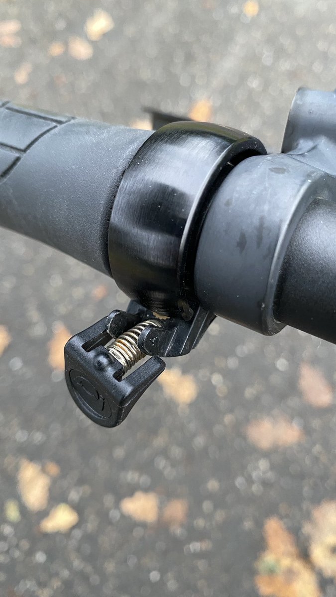 tiesvanveelen's tweet photo. A beautiful example of bad product design. After a few months it doesn’t ring anymore because of spring fatigue. Definitely wasn’t stress tested. @Knog https://t.co/iFaqnGbkgn