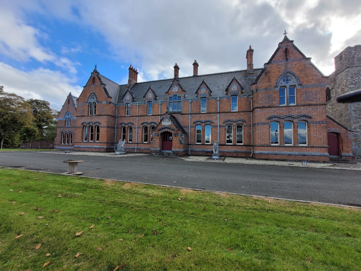 @SineadQuealy <a href="/IrishFriesian/">Irish Friesian Club</a> <a href="/martincrowe/">martin crowe🐄</a> <a href="/1noeloconnor/">🇺🇦Noel O Connor🐄</a> A great morning in Dowth to finish off the trip. Excellent research and innovation.