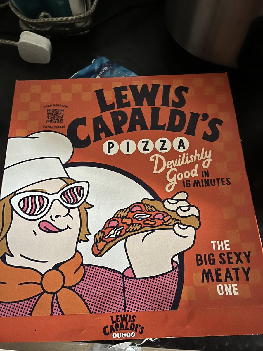 Siian87's tweet photo. What’s a birthday party without one of these @LewisCapaldi https://t.co/GSiltEF846