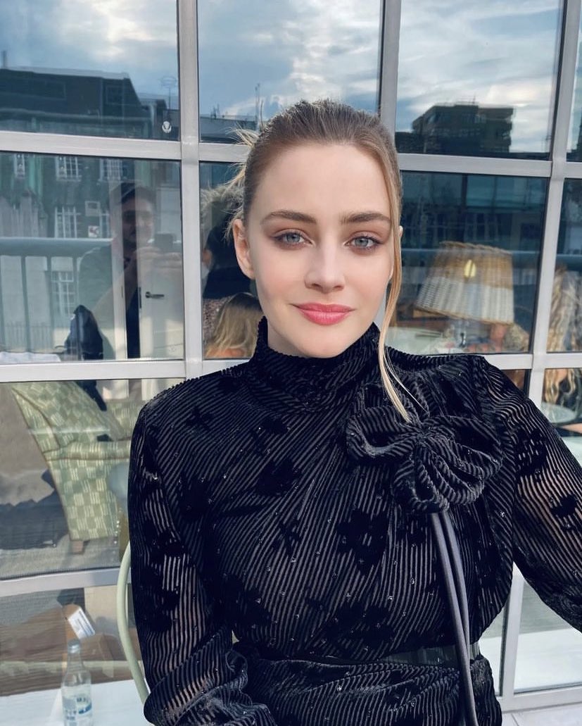 rxdsire's tweet photo. josephine langford is the prettiest girl ever. ♡ https://t.co/kdefDtml9P