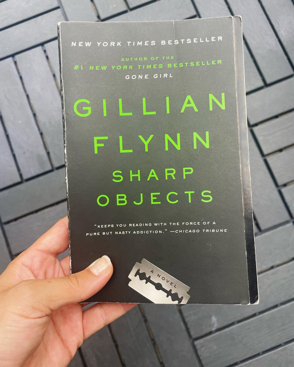 CocoStapenhorst's tweet photo. Spot the difference 👀.

I’m #reading #Verity, and have cried a few times. To learn someone’s dark inner thoughts, especially about their own children, shatters my heart. Some women should never be mothers and Adora Crellin and Verity Crawford are at the top of that list. 😓 https://t.co/2vfMHRG8KE