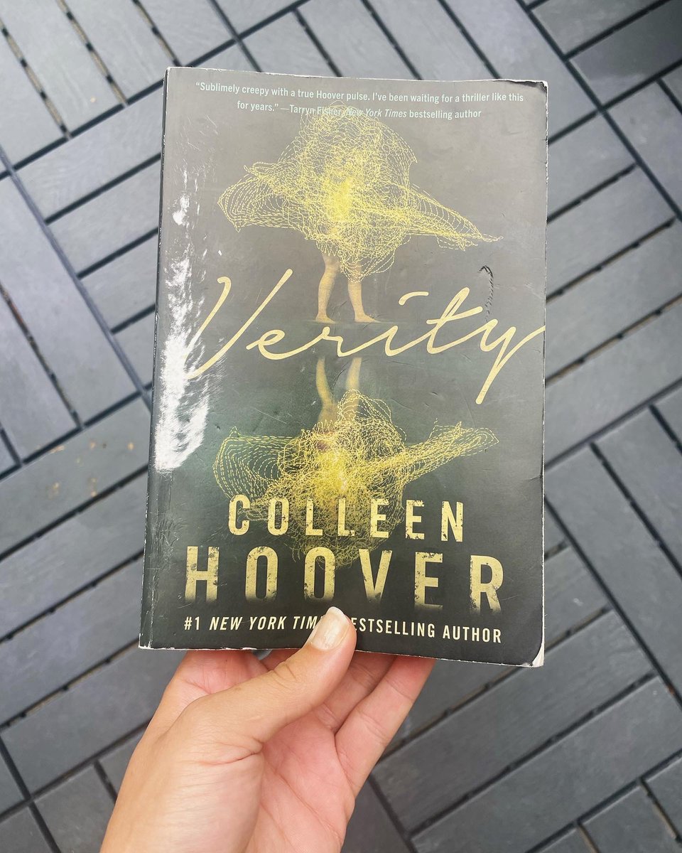 CocoStapenhorst's tweet photo. Spot the difference 👀.

I’m #reading #Verity, and have cried a few times. To learn someone’s dark inner thoughts, especially about their own children, shatters my heart. Some women should never be mothers and Adora Crellin and Verity Crawford are at the top of that list. 😓 https://t.co/2vfMHRG8KE