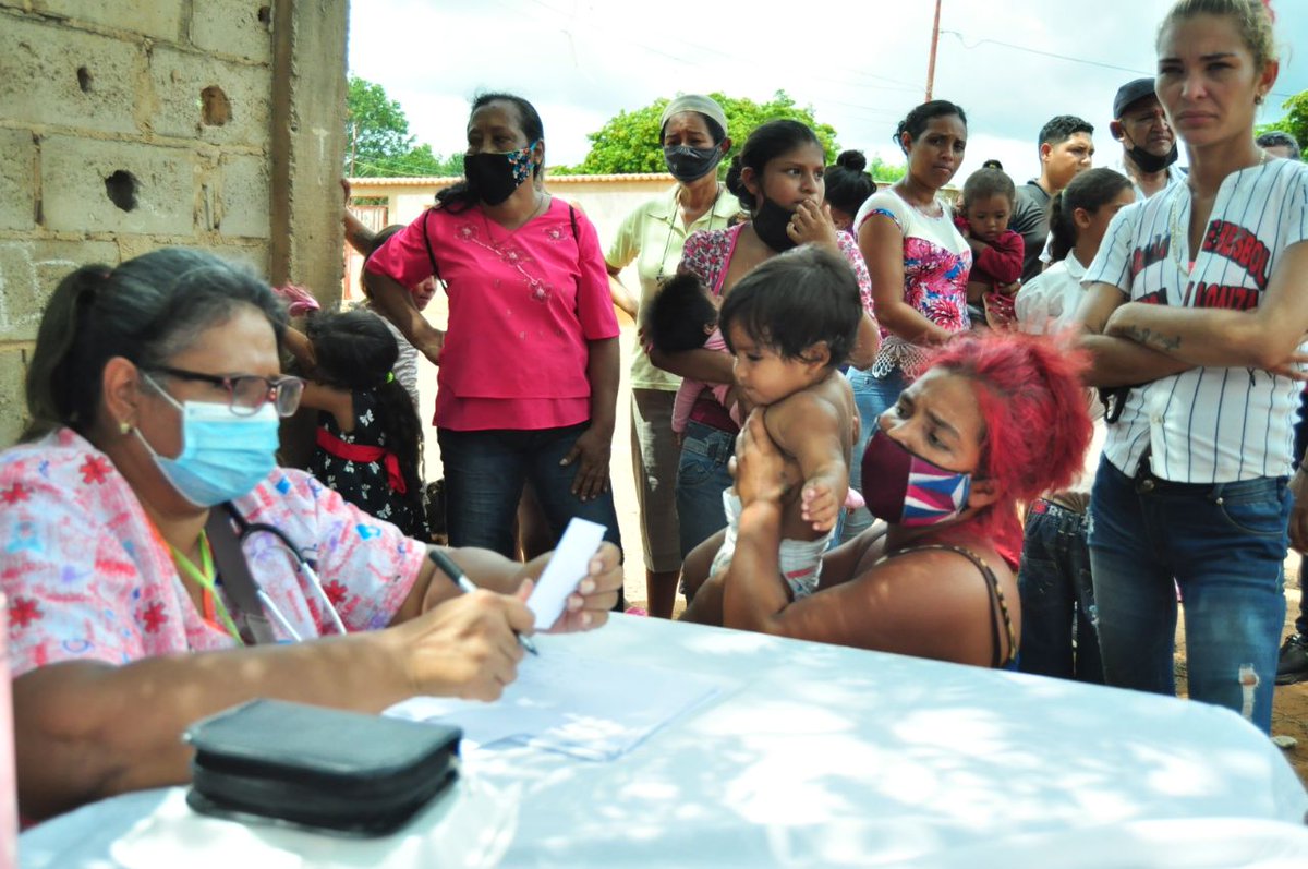 Por encima de todo, vístanse de amor, que es el vínculo perfecto. (Colosenses 3:14) De esta manera y afianzados a la verdad seguimos en la calle desde la Prrq. José Domingo Rus y gracias a nuestro Pdte. <a href="/NicolasMaduro/">Nicolás Maduro</a> seguimos llevando bendiciones al pueblo. Con Amor 💖 Todo.