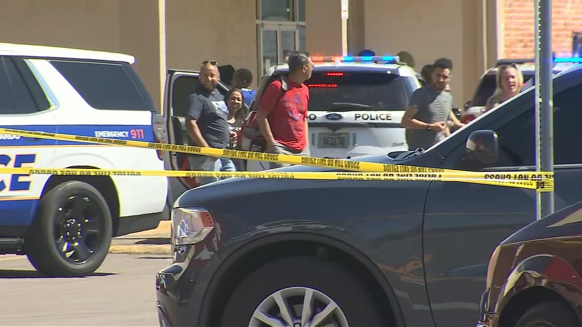WFTV's tweet photo. #BREAKING: Police respond to ‘suspicious incident’ at #MagicMall in #Orlando. READ >>> https://t.co/BisAF0d4P2 #wftv https://t.co/1nDnHjZPDX