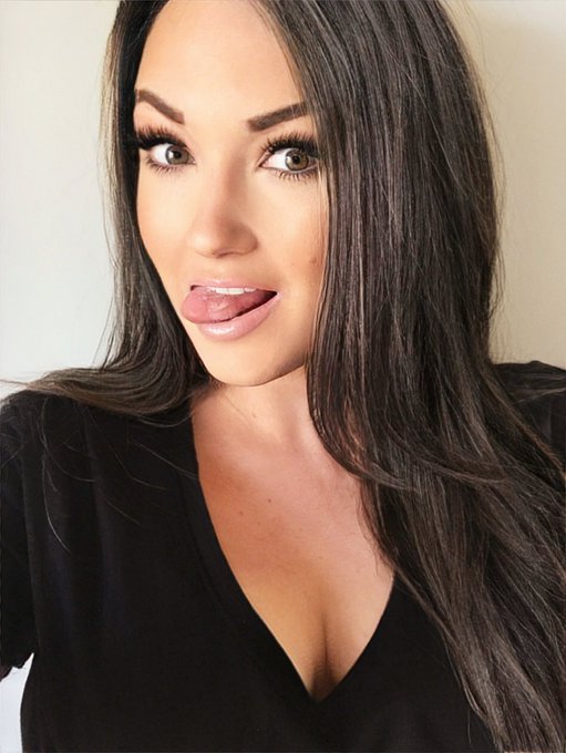 Watch Kirsten Lee's leaked NSFW photo on TwXstars