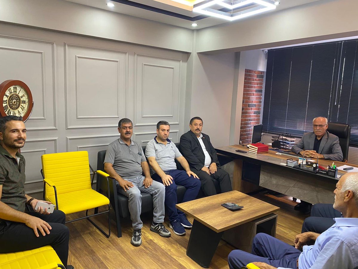 abdullahcllk63's tweet photo. Derneğimizi ziyaret eden güneydoğu tv yönetim kuruluna teşekkür ederim. ⁦@farukbayuknet⁩ ⁦@MehmetBaylan⁩ ⁦@alikilicgtv⁩ https://t.co/qWgCTacfr9