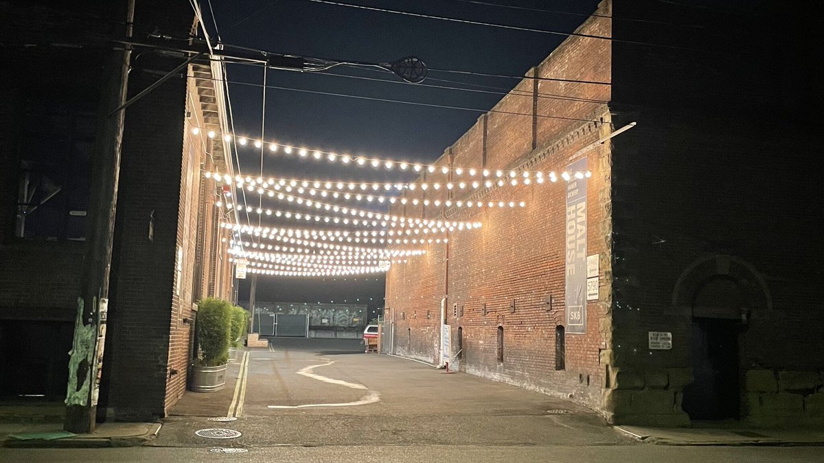 _mazzetti_'s tweet photo. 1st #LightWalk in the books! Thanks to the #Architectural students at the @UWBuiltEnv for joining.
For those in the SF Bay Area, we'll be touring Berkeley next Thursday. Register for free and more info here: https://t.co/8kzp3z7S9K
#Lightwalk #lightequity #urbanlighting https://t.co/Nr1AILso0O