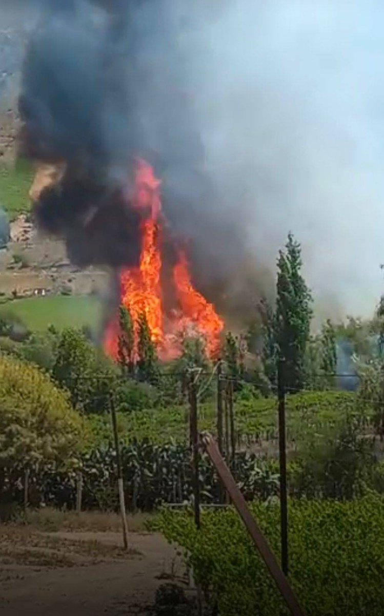 🔴 #Ahora Fuego en Pastizales con peligro de propagación sector #ChañaralAlto ( #MontePatria )